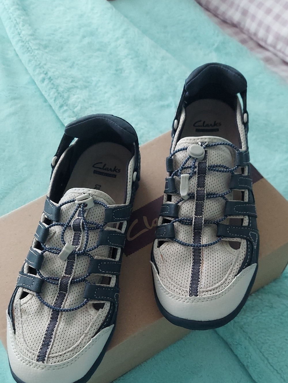 Clarks Bungee Strap Slip On Sneakers